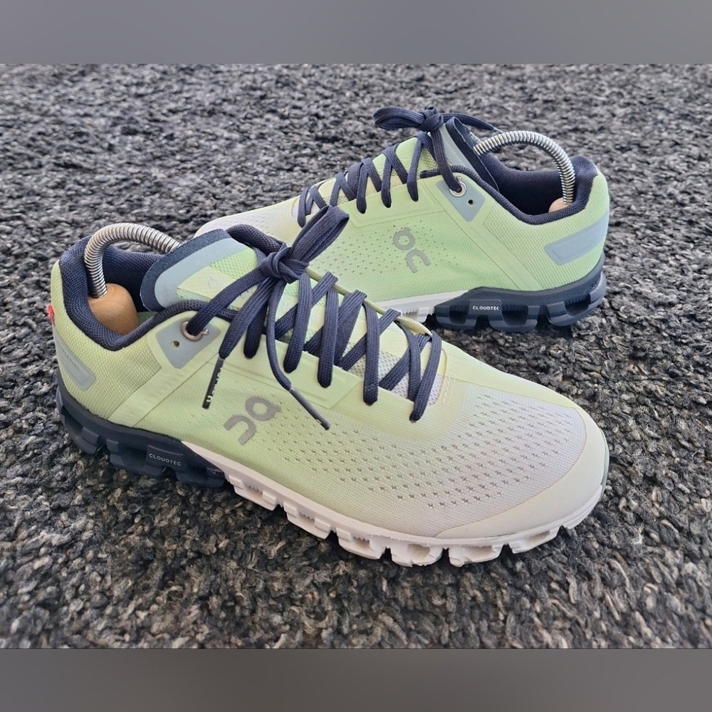 On Cloud Cloudflow 3 Running Shoes Woman Size 7 Meadow Green White**Pls Read**